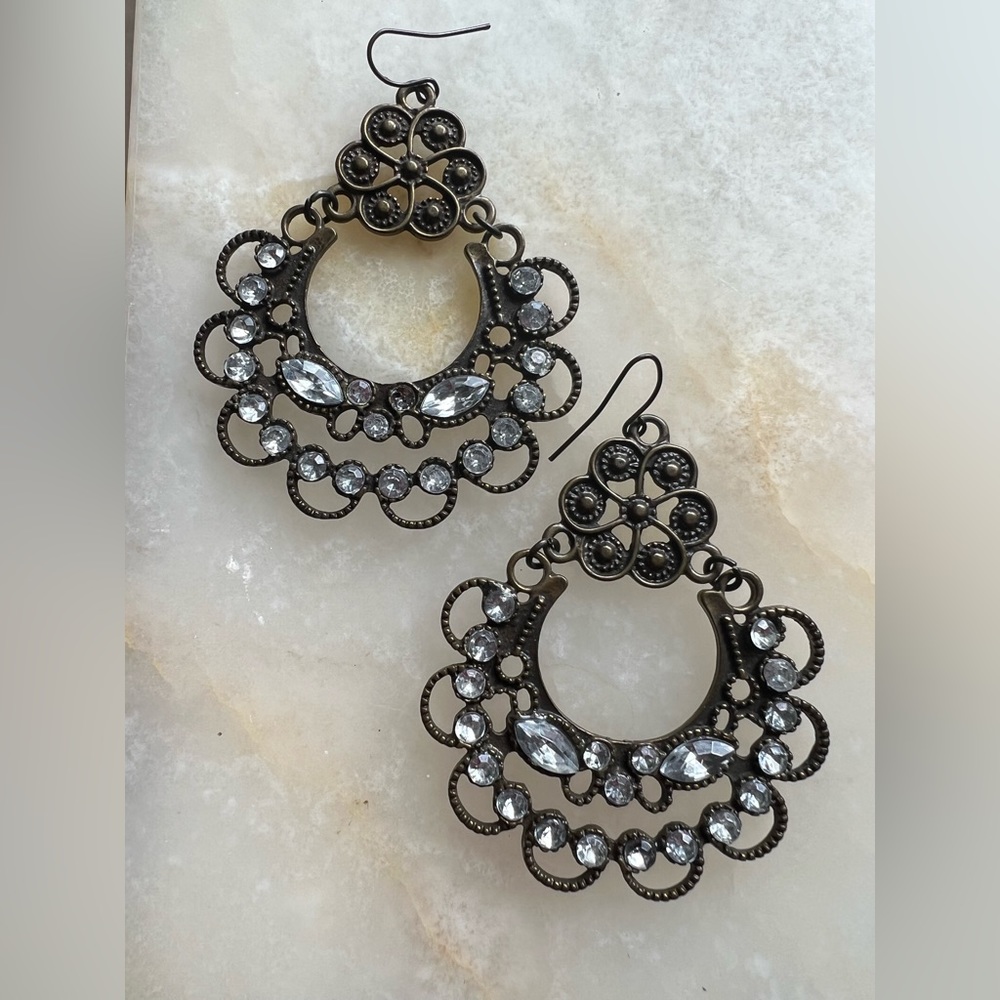Antique Chandelier earrings Broze metal color With Rhinestones.